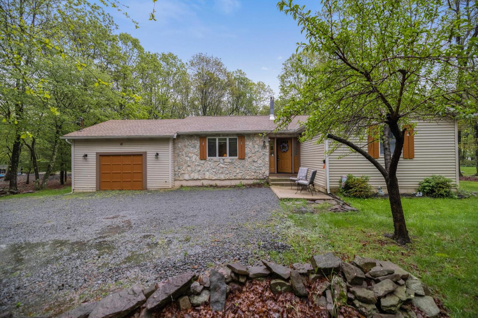Serenity And Fun All In One In This Cozy Pocono Cabin Jim Thorpe Exterior photo